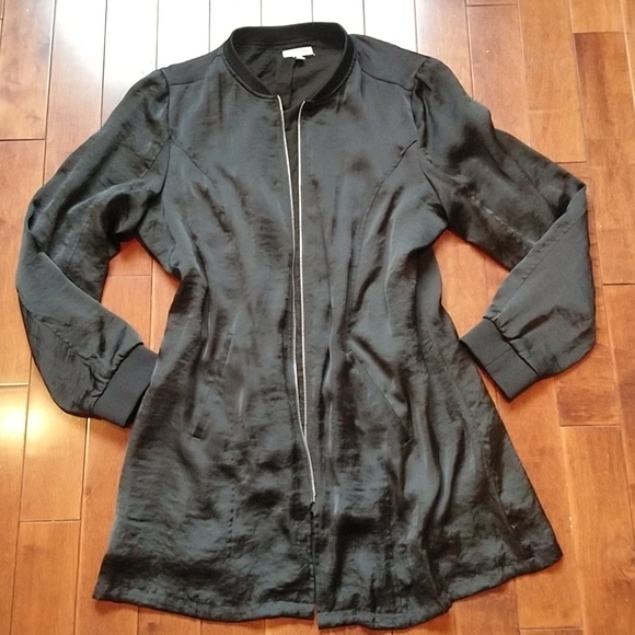 Longline Silky Blazer - Picture 2 of 9